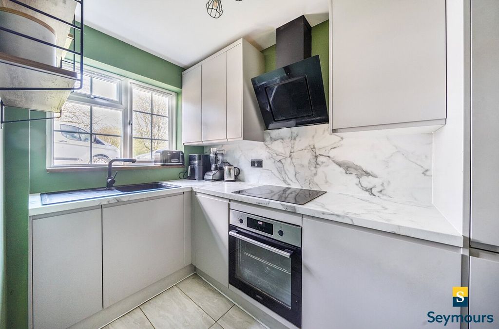 Property photo 2 of 16 Kitchen