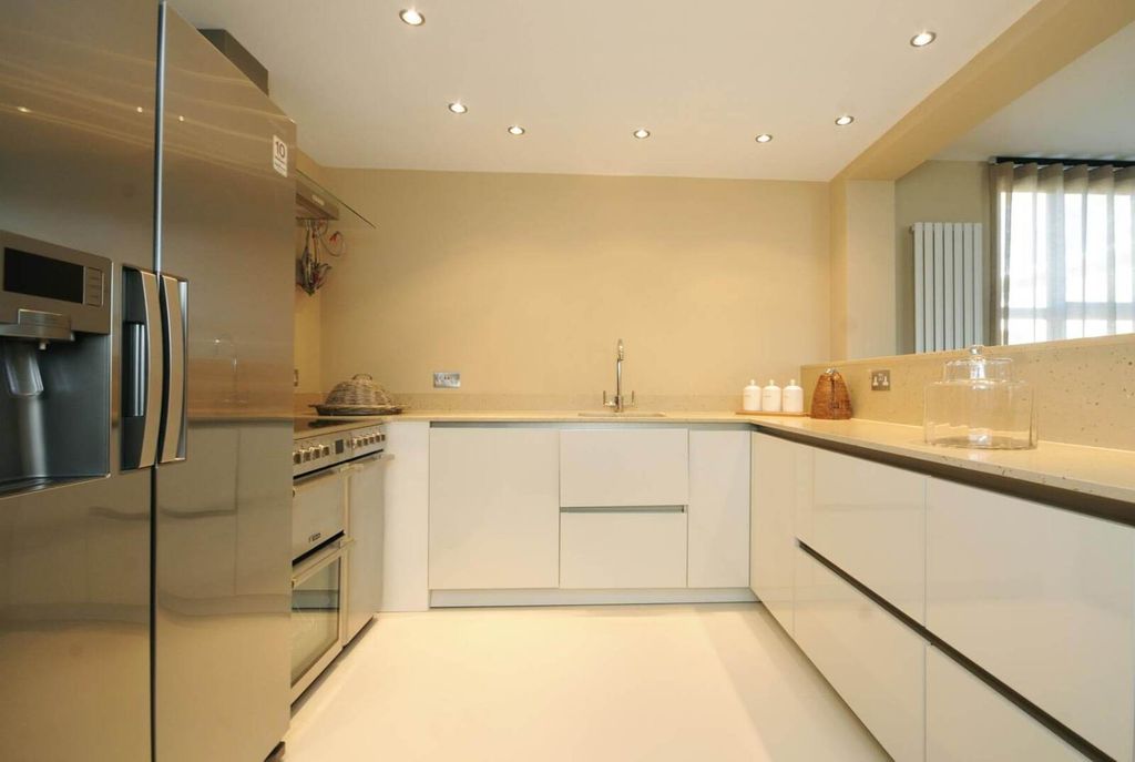 Property photo 2 of 9 Picture No. 17