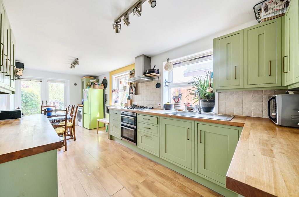 Property photo 3 of 15 1335991-1-68A88Bf...