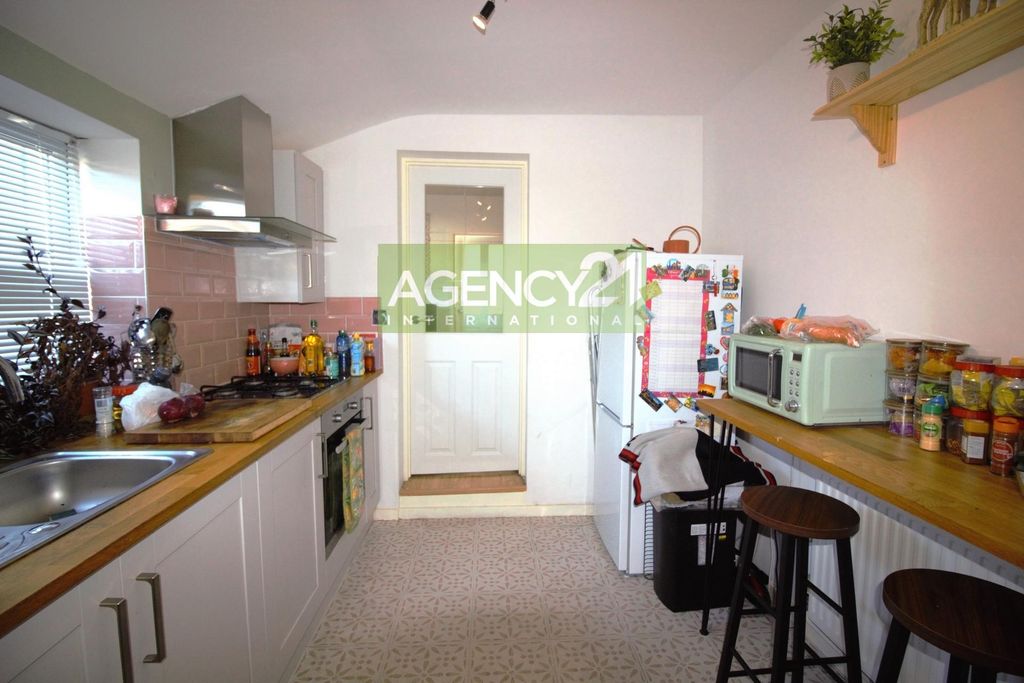 Property photo 2 of 12 Photo 7