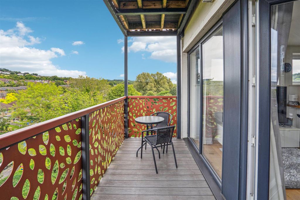 Property photo 3 of 16 31 Westfields House-7.Jpg