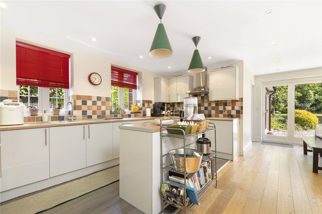 Property photo 2 of 11 Kitchen