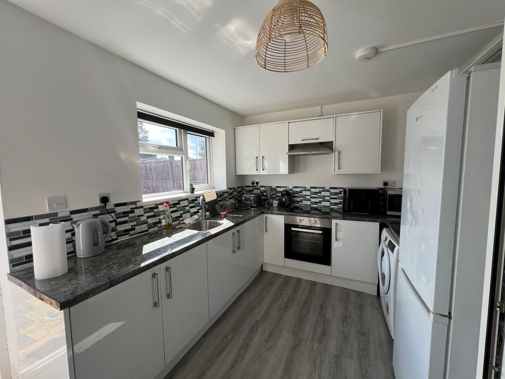 Property photo 1 of 17 Kitchen