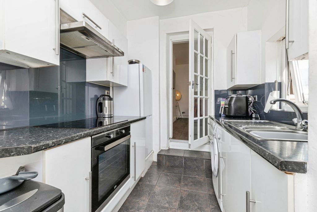 Property photo 3 of 20 Kitchen