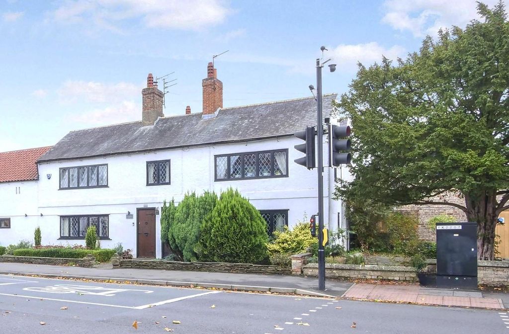 Property photo 1 of 29 Tadcaster Road