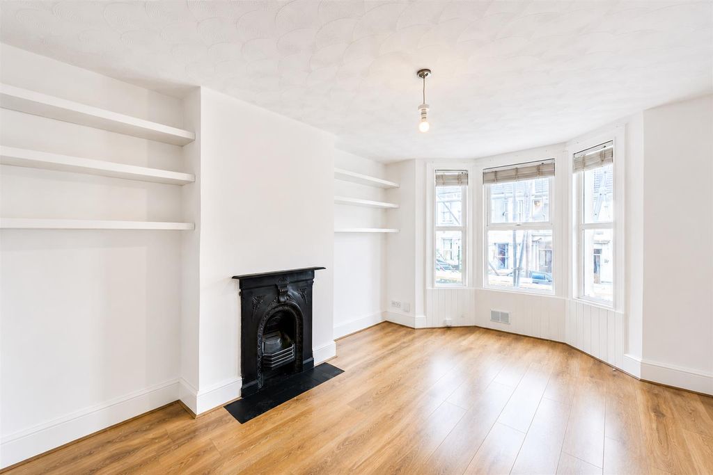 Property photo 2 of 14 85.Png