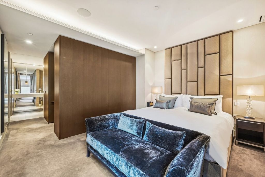 Property photo 3 of 8 Jll