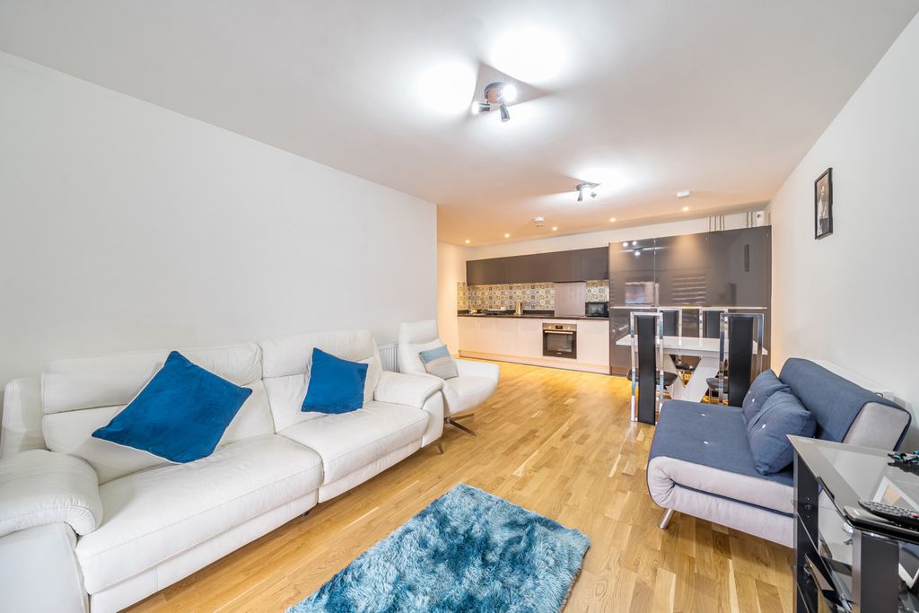 Property photo 1 of 20 1374649-12-6904De...