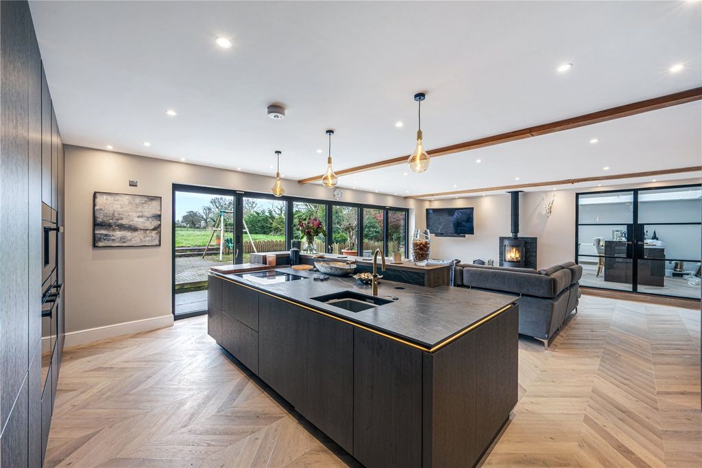 Property photo 3 of 20 Kitchen