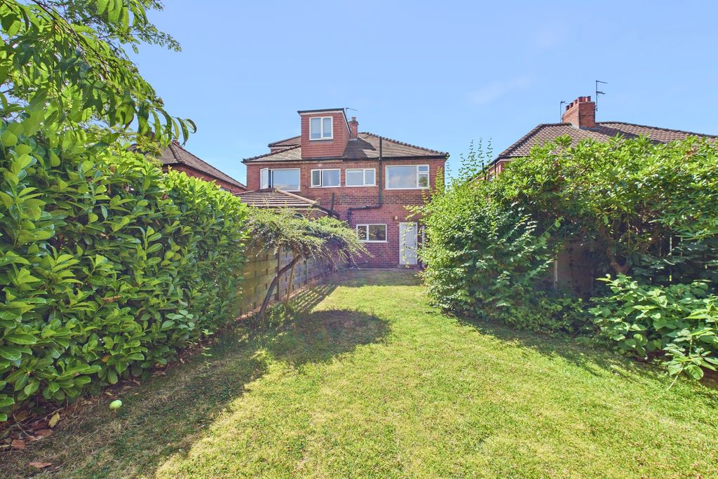 Property photo 3 of 16 Cam02279G0-Pr0150-Still014