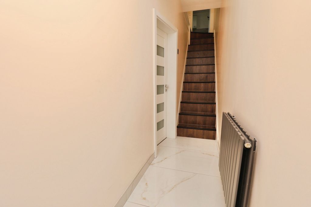 Property photo 2 of 19 2
