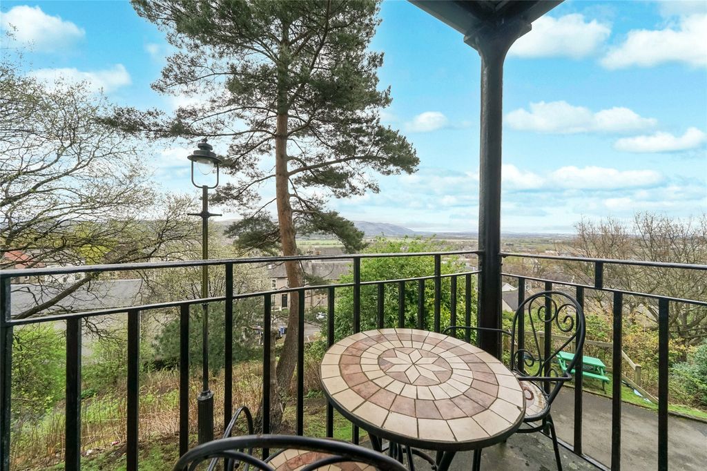 Property photo 3 of 25 Balcony