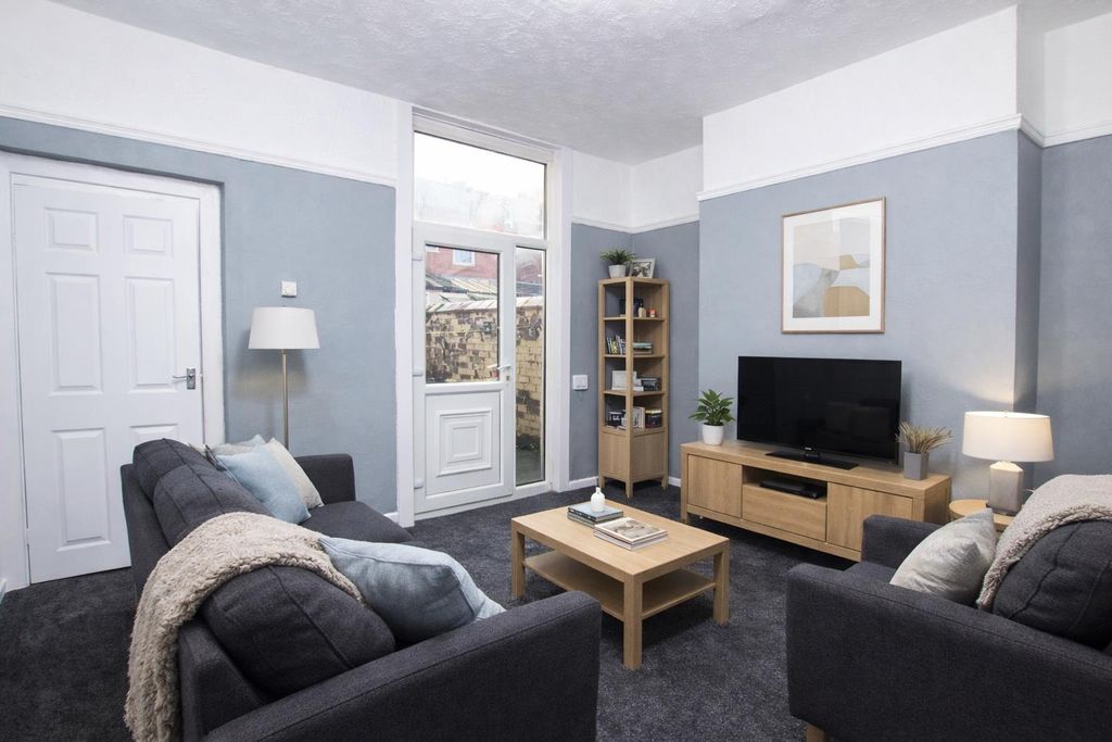 Property photo 2 of 7