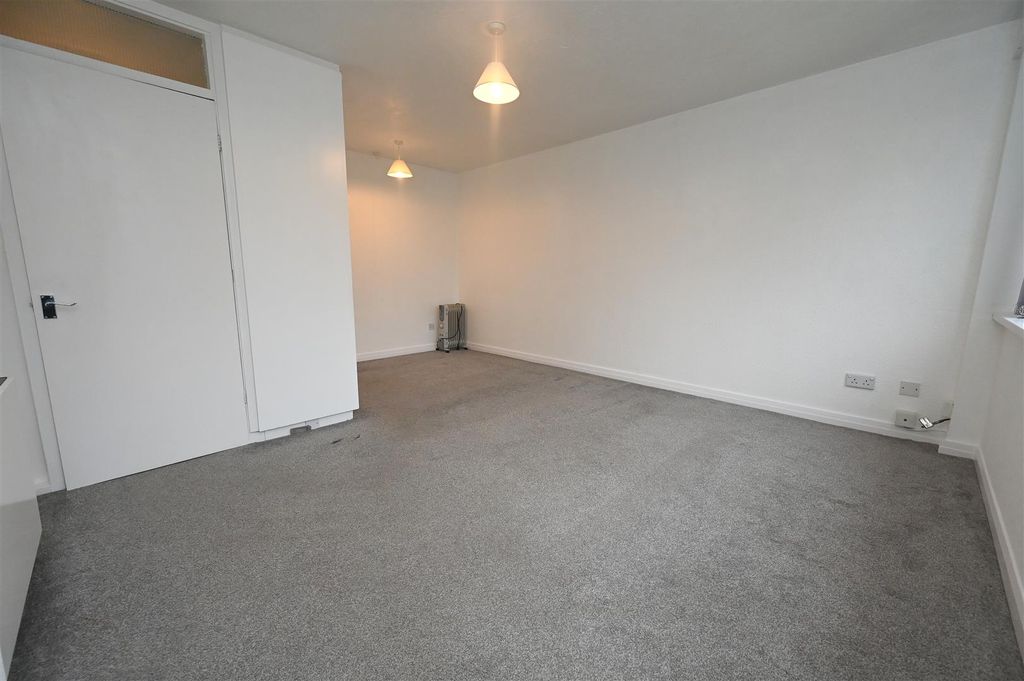 Property photo 3 of 9 Living Bedroom.Jpg