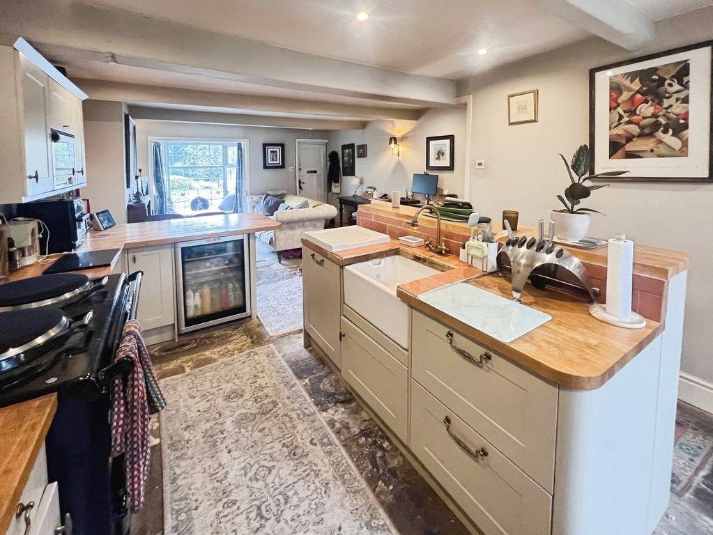 Property photo 2 of 19 Kitchen