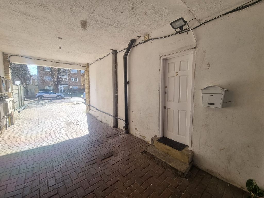 Property photo 2 of 9 Entrance Porch