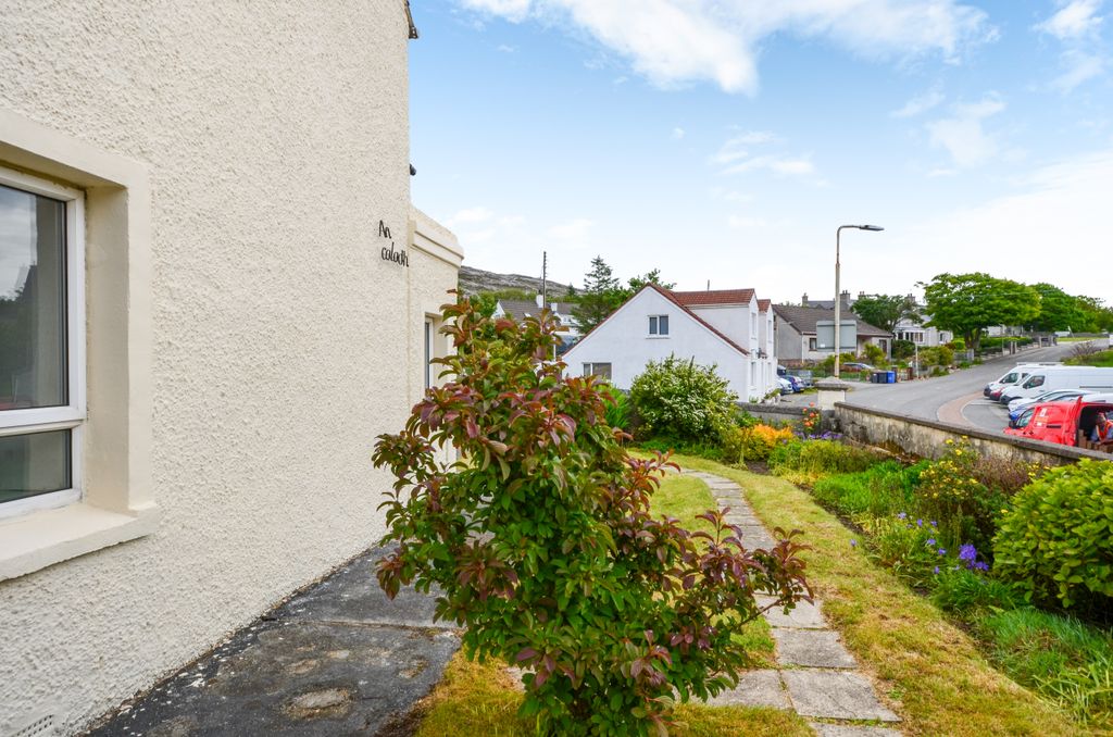 Property photo 2 of 41
