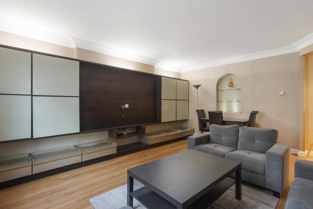 Property photo 2 of 18 Image