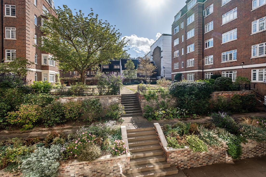 Property photo 2 of 14 Communal Garden