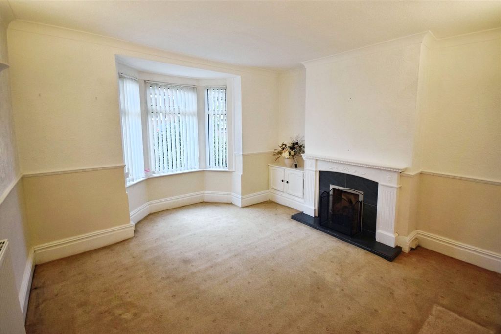 Property photo 3 of 14 Lounge