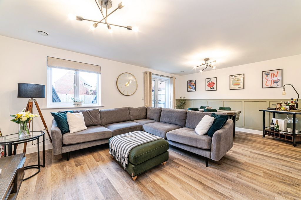 Property photo 2 of 25 Lounge Dining Room