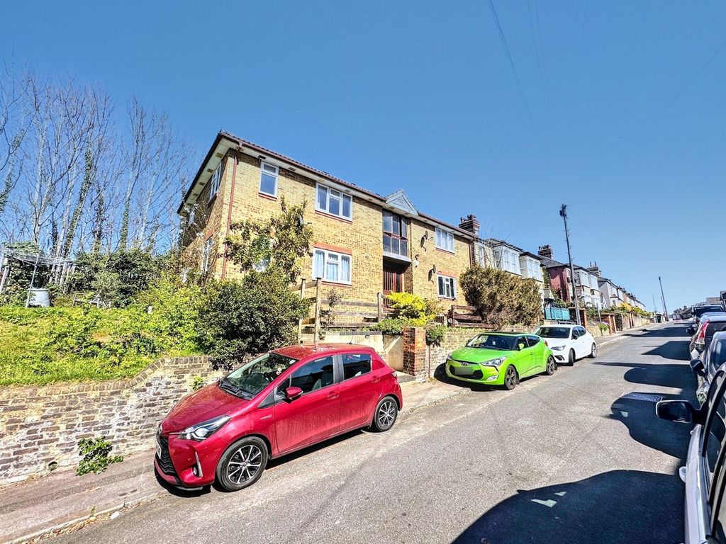 Property photo 1 of 8