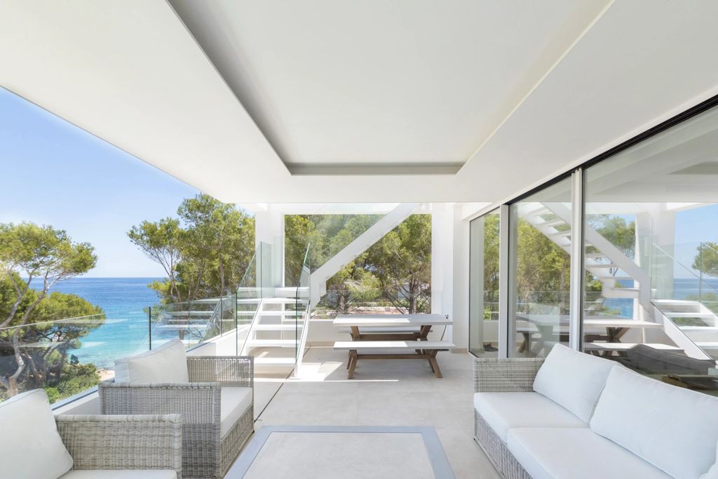 Property photo 2 of 52