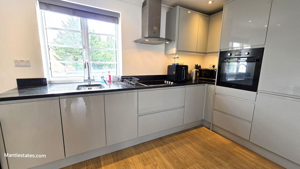 Property photo 3 of 12 Kitchen