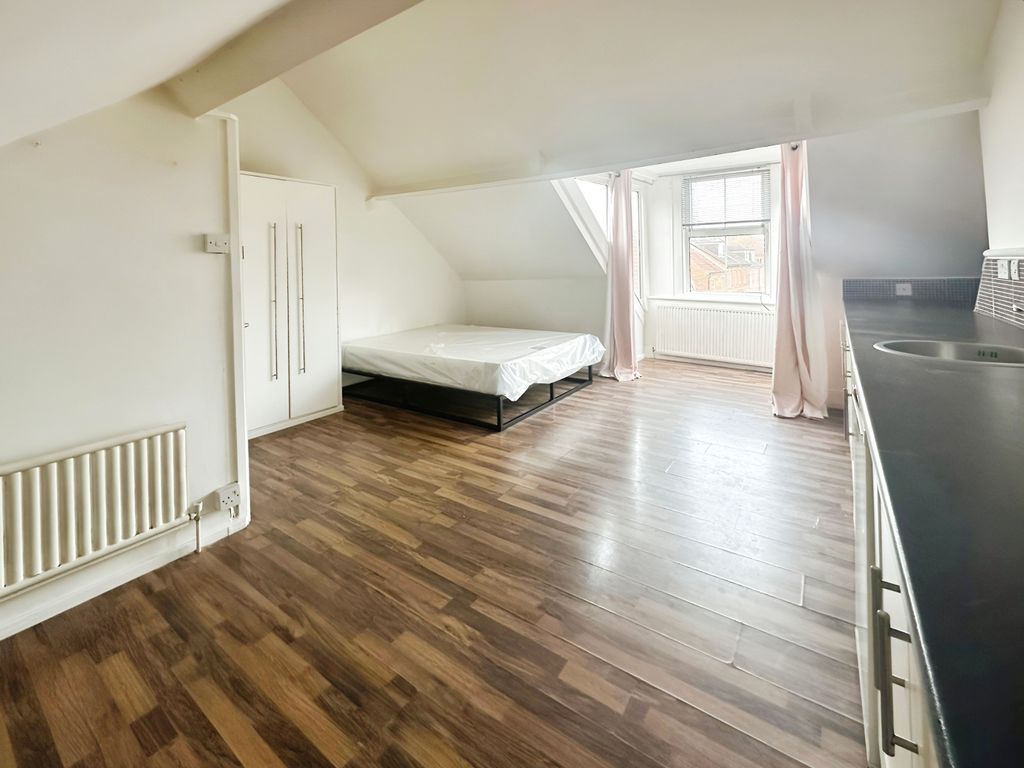 Property photo 2 of 6 68422014-26612592-77d1-4E00-Ad6c-9cc447310A37