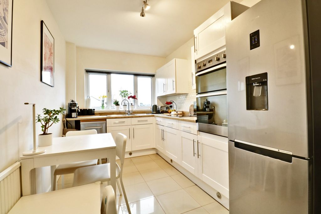 Property photo 3 of 9 2913923