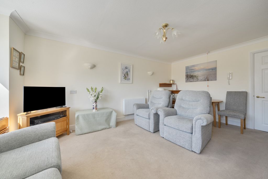 Property photo 3 of 13