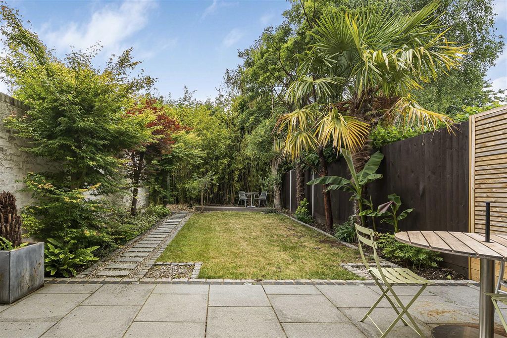 Property photo 2 of 35