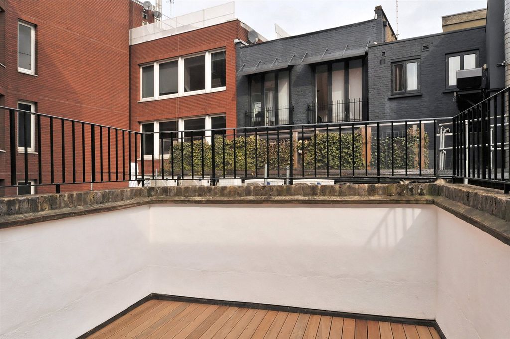 Property photo 1 of 8 Litchfield Street