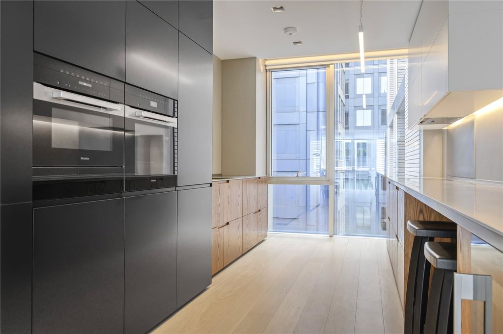 Property photo 2 of 17 Reception/ Kitchen