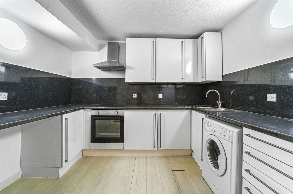 Property photo 3 of 20 Kitchen