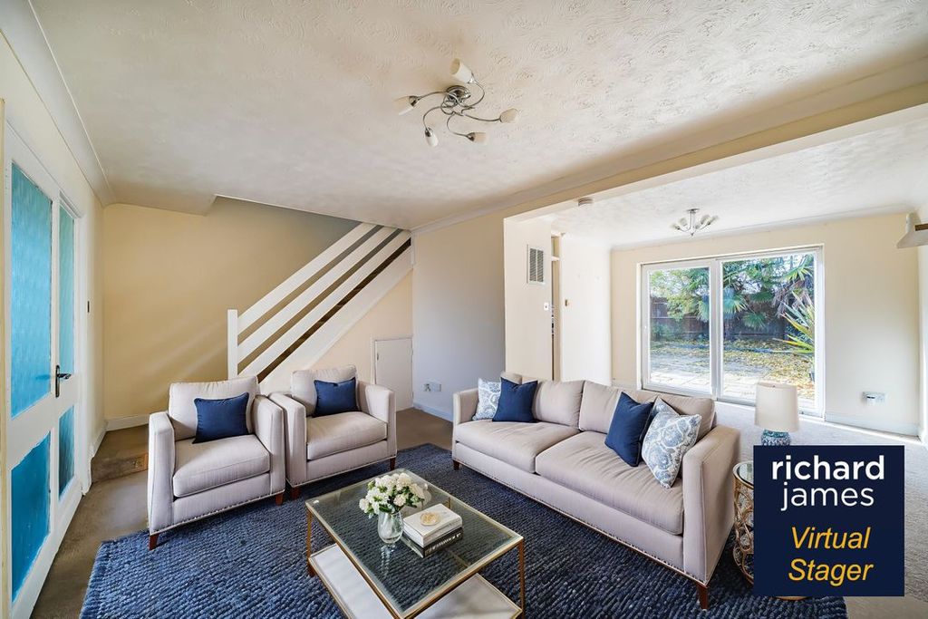 Property photo 2 of 10 Livingroom