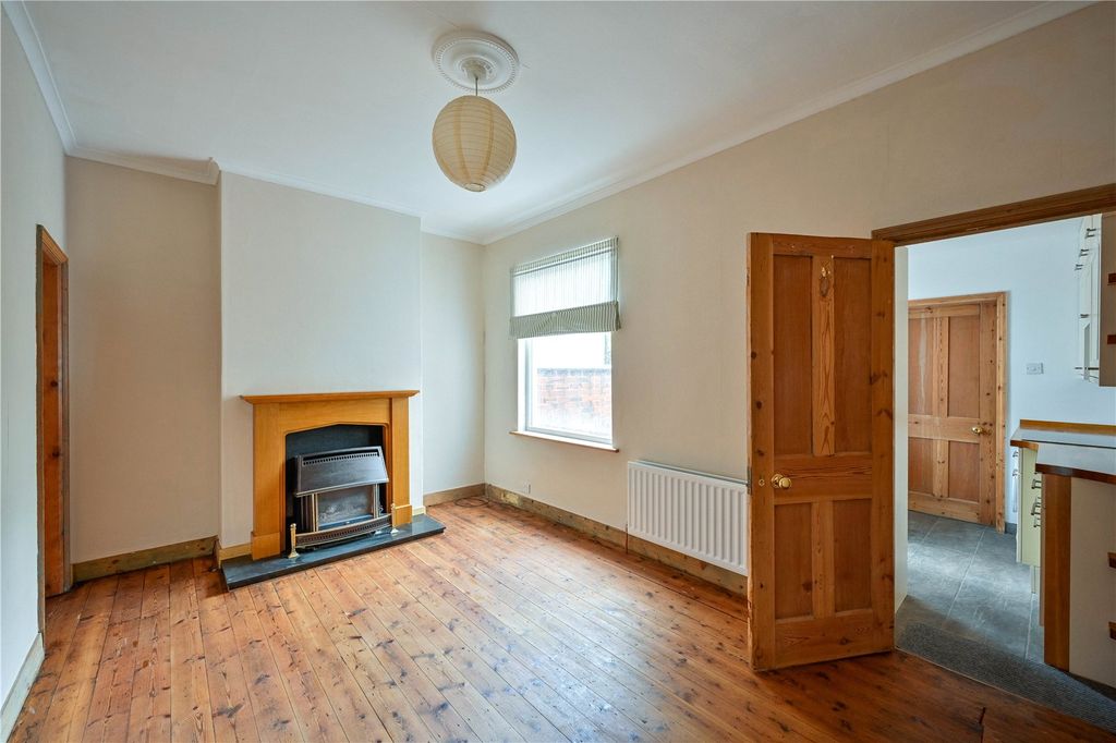 Property photo 2 of 20 Picture No. 12