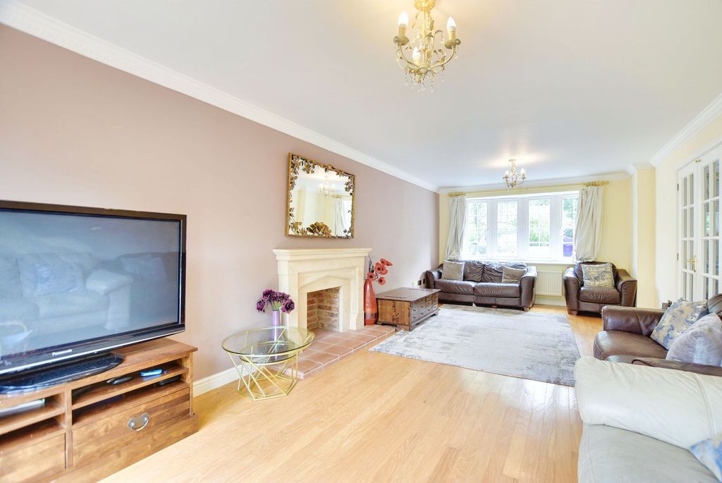 Property photo 2 of 17