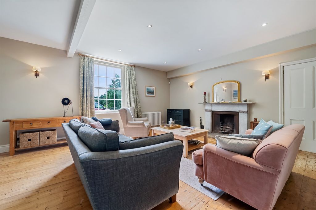 Property photo 3 of 19 Sitting Room