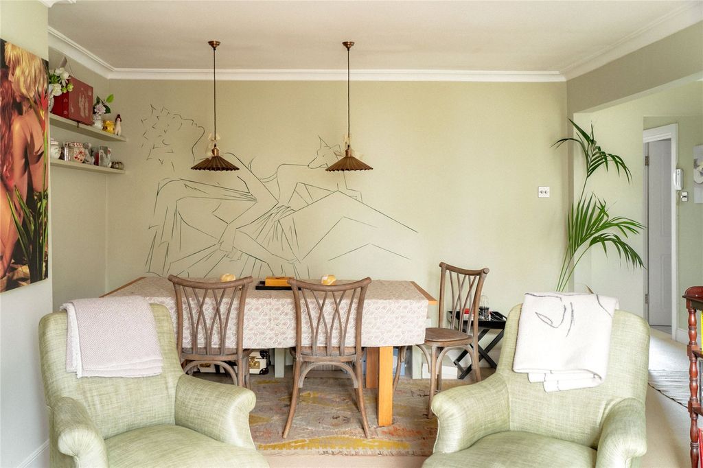Property photo 3 of 10 Dining
