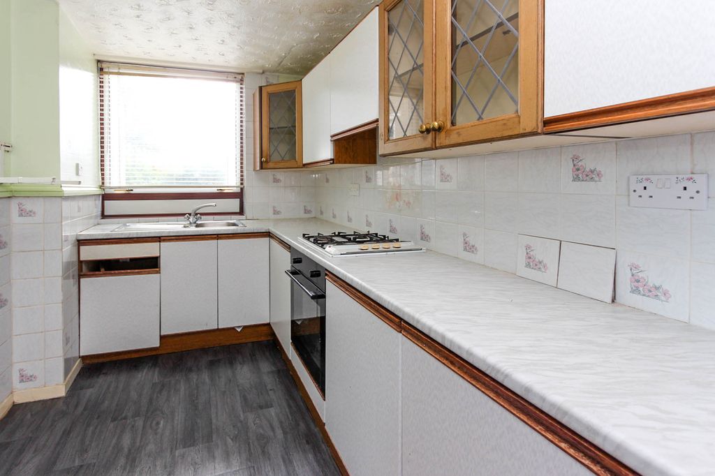 Property photo 2 of 10 Kitchen