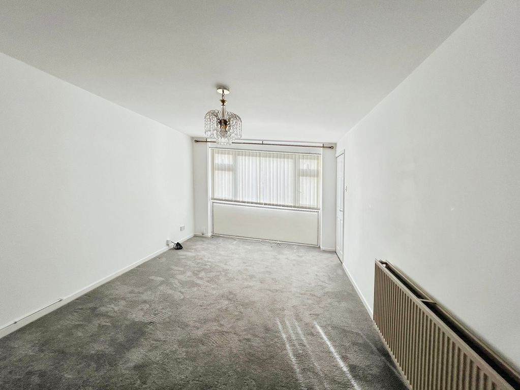 Property photo 2 of 16 Lounge