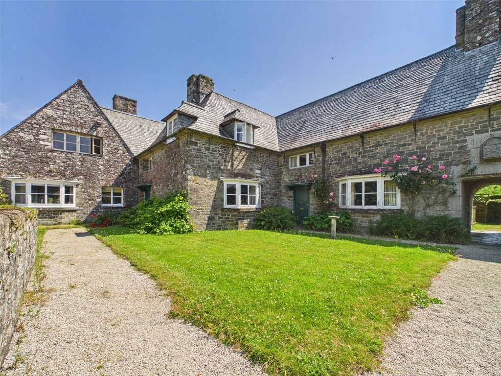 Property photo 1 of 17 Frontage
