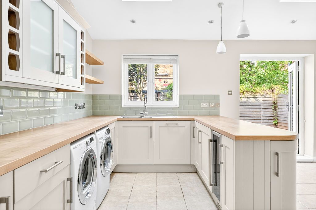 Property photo 3 of 28 Photo 12