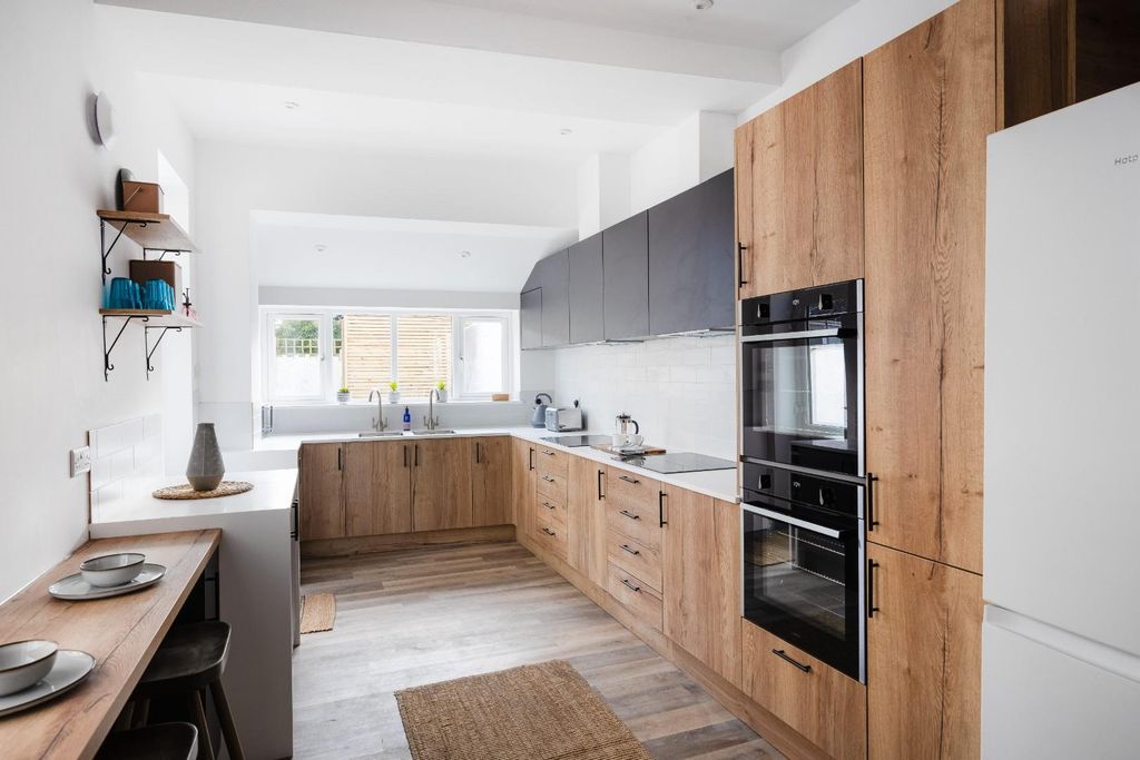 Property photo 1 of 9 18.Jpg