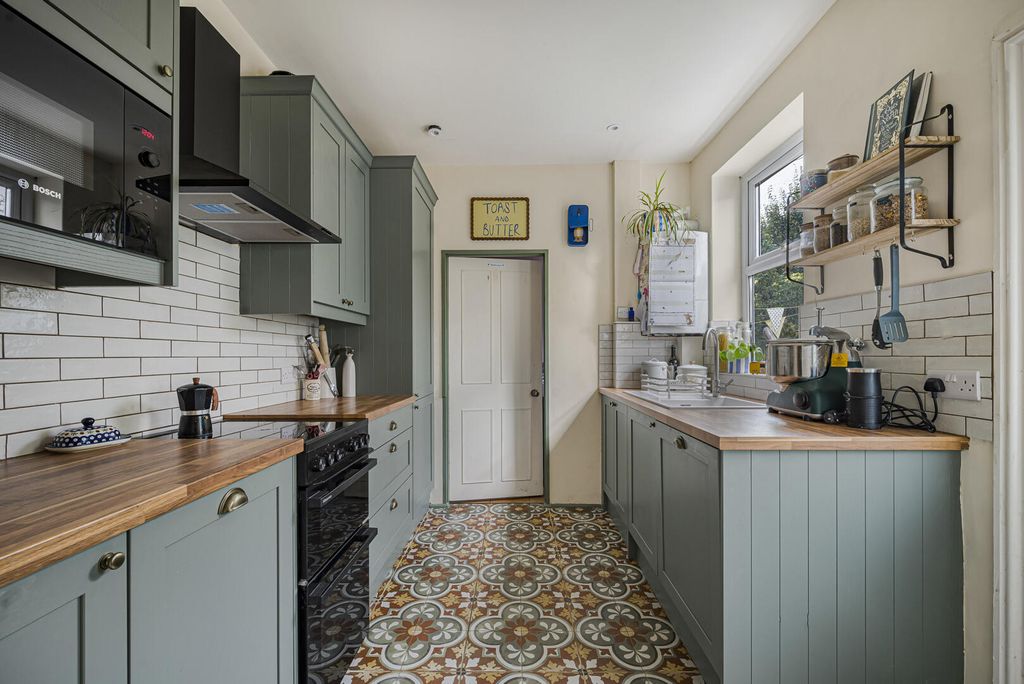 Property photo 3 of 17 Kitchen