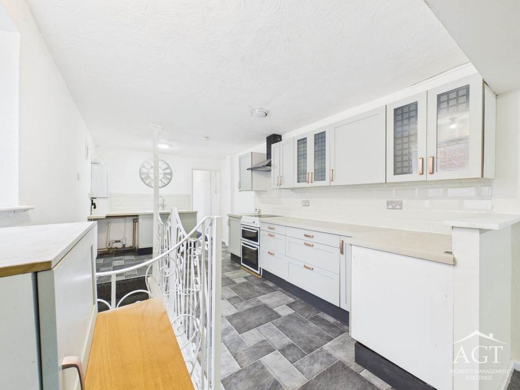 Property photo 3 of 13 Kitchen