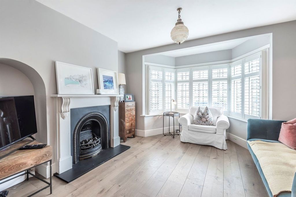 Property photo 2 of 8