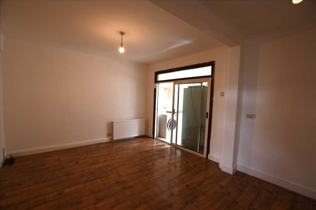 Property photo 3 of 10 Reception 2