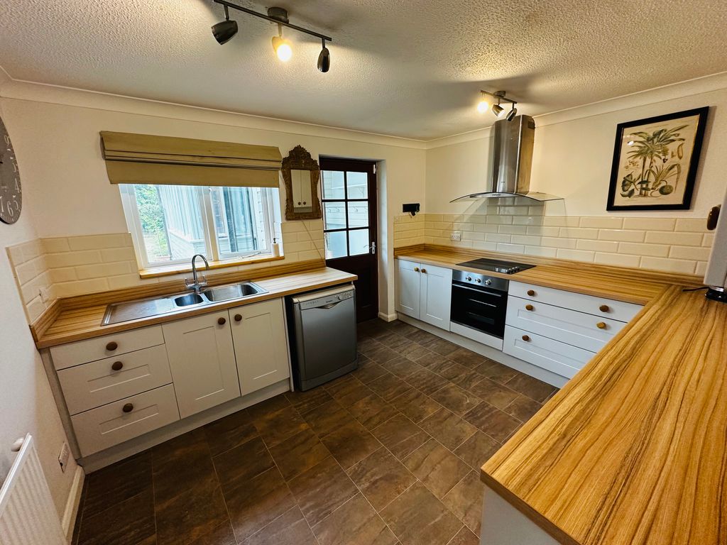 Property photo 2 of 28